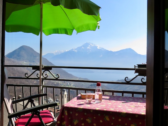 A short written description about the image. Very good for accessibility, AL machine learning and search engine optimisation.