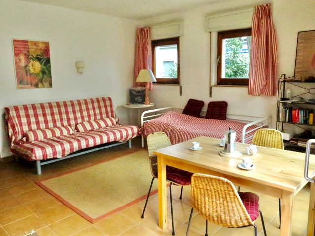 A short written description about the image. Very good for accessibility, AL machine learning and search engine optimisation.