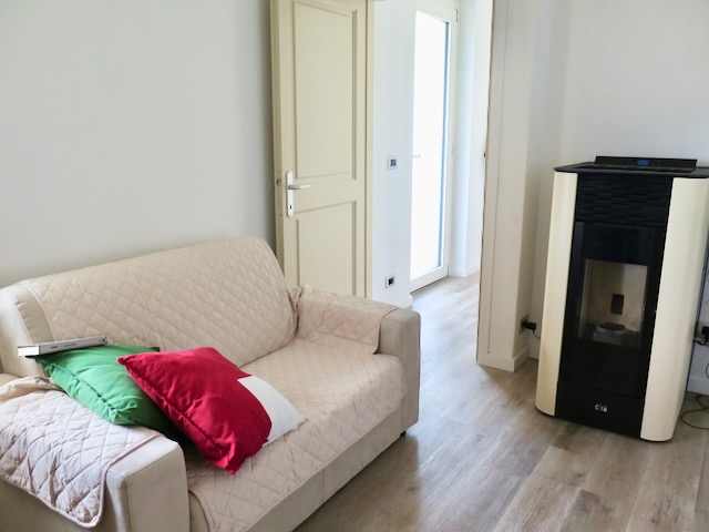 A short written description about the image. Very good for accessibility, AL machine learning and search engine optimisation.