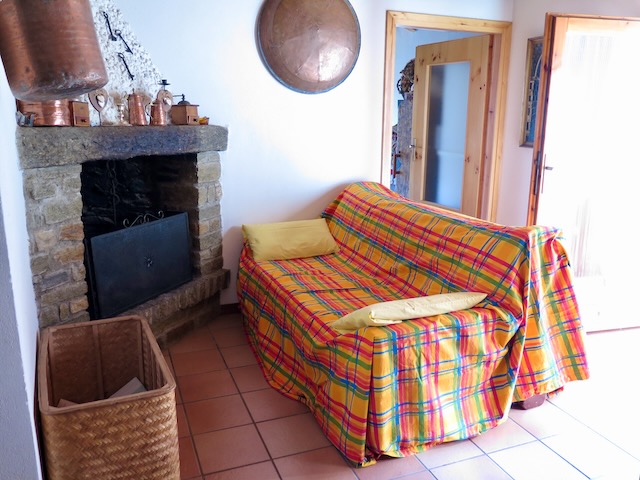 A short written description about the image. Very good for accessibility, AL machine learning and search engine optimisation.