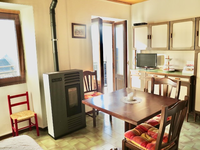 A short written description about the image. Very good for accessibility, AL machine learning and search engine optimisation.