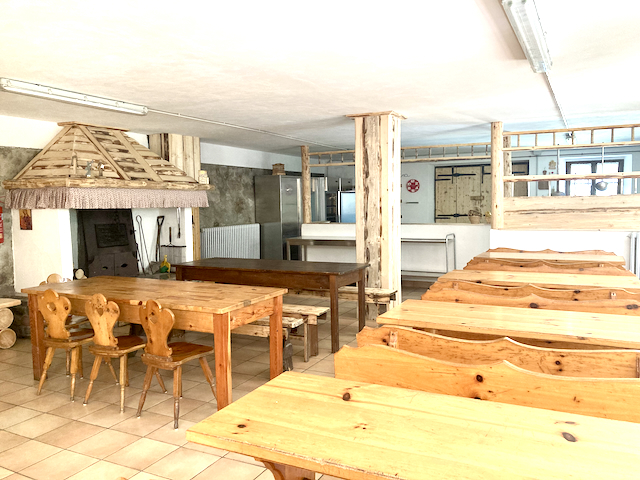 A short written description about the image. Very good for accessibility, AL machine learning and search engine optimisation.