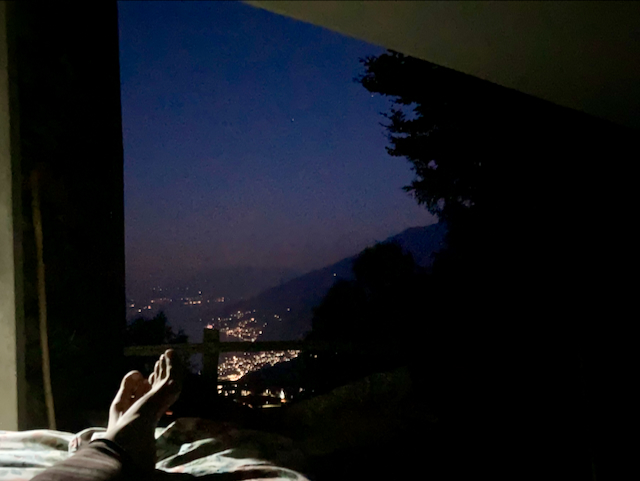 A short written description about the image. Very good for accessibility, AL machine learning and search engine optimisation.