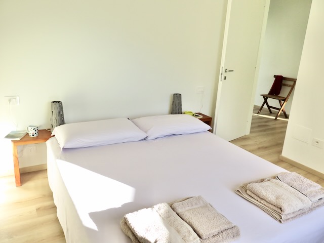 A short written description about the image. Very good for accessibility, AL machine learning and search engine optimisation.