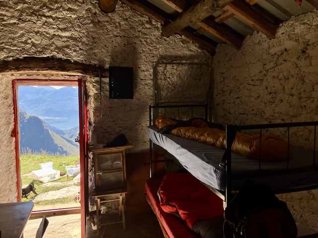 A short written description about the image. Very good for accessibility, AL machine learning and search engine optimisation.