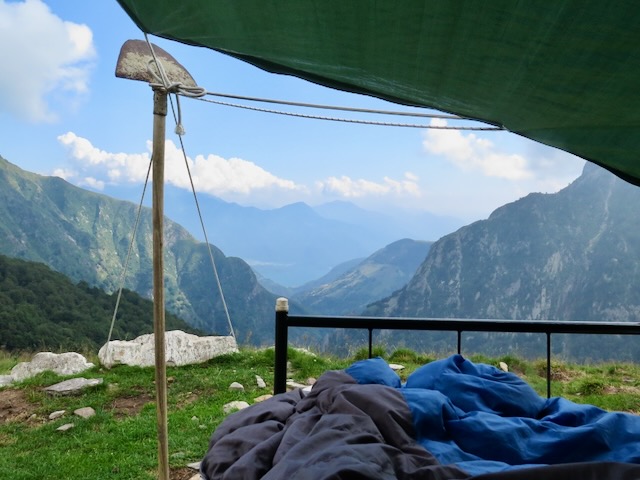 A short written description about the image. Very good for accessibility, AL machine learning and search engine optimisation.