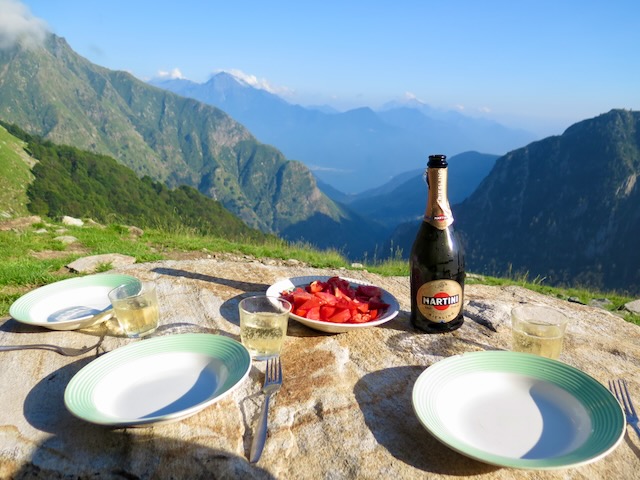 A short written description about the image. Very good for accessibility, AL machine learning and search engine optimisation.