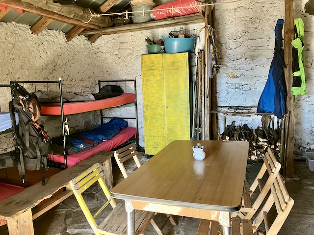 A short written description about the image. Very good for accessibility, AL machine learning and search engine optimisation.